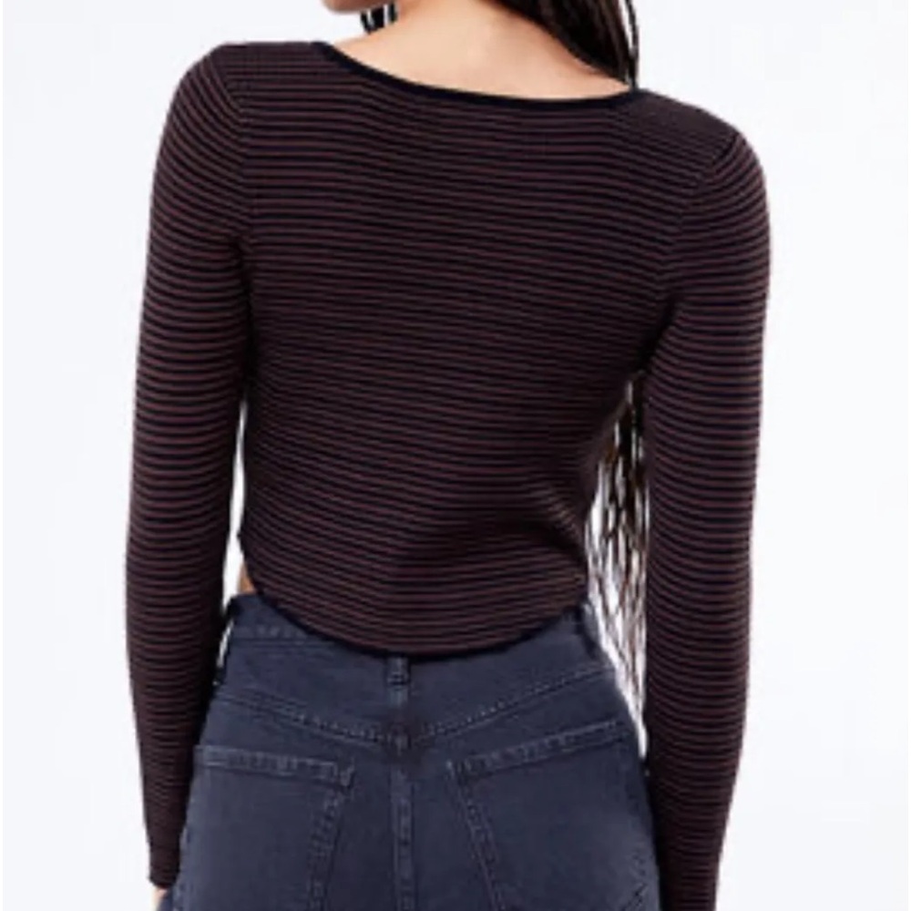 Pacsun Cropped V-Neck Sweater - Picture 2 of 6